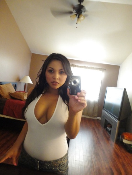 damian castello add big tittie selfies photo