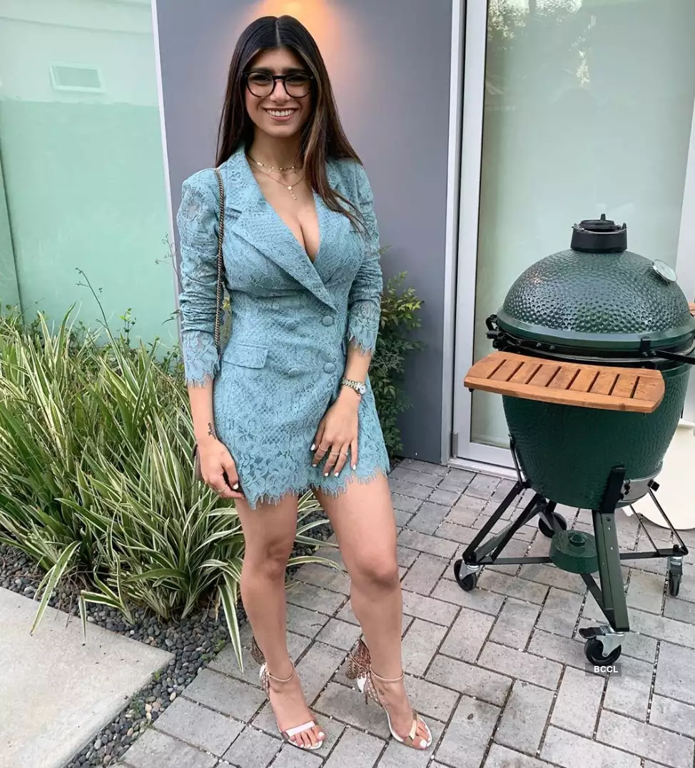 carl burney add mia khalifa behind the scenes photo