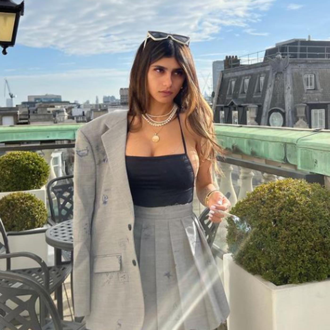 celine hamdan add mia khalifa full photo