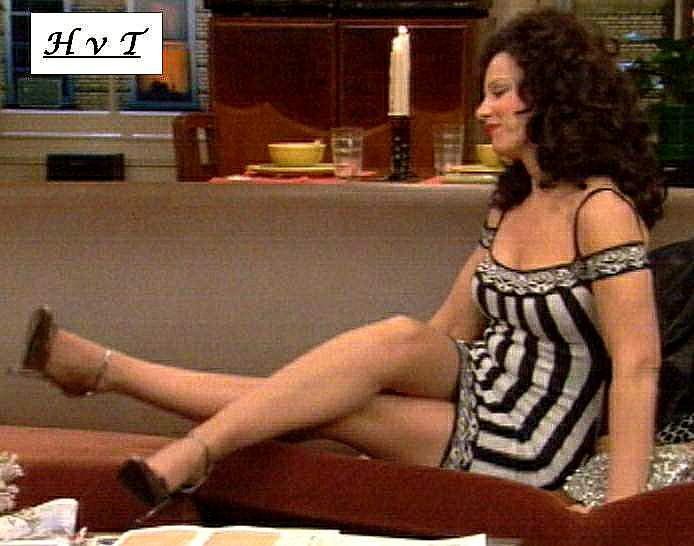 classy cassie add fran drescher legs photo