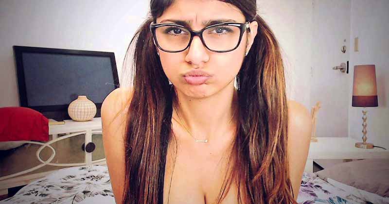 belinda hutton add mia khalifa with mom photo