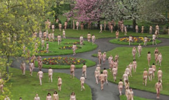 amanda shek add naked in a park photo